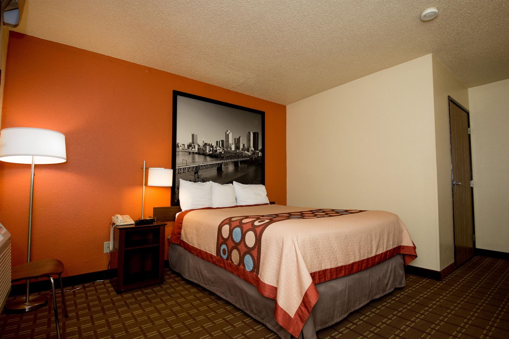 Super 8 By Wyndham Altoona Hotel Exterior foto
