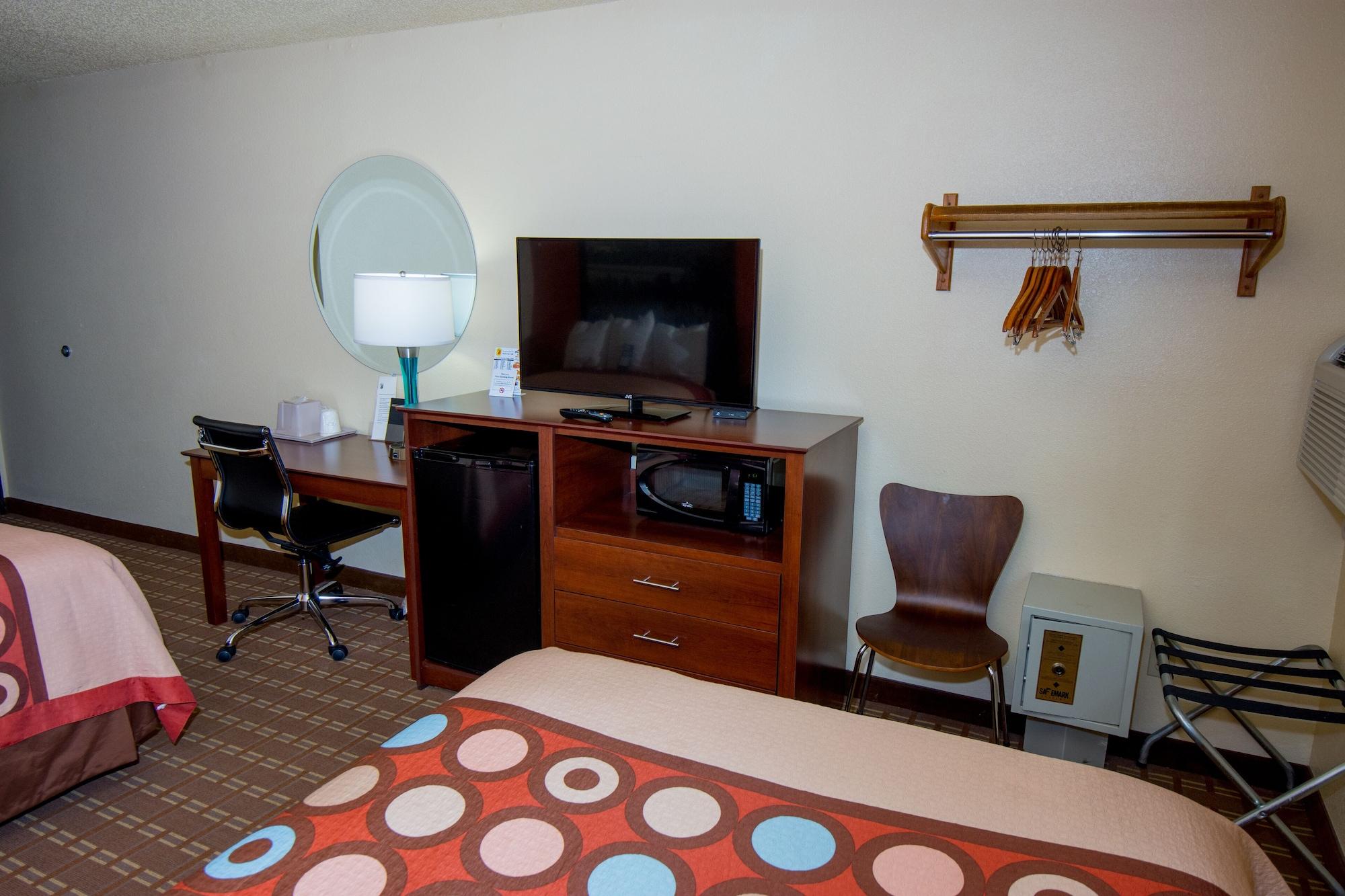 Super 8 By Wyndham Altoona Hotel Exterior foto
