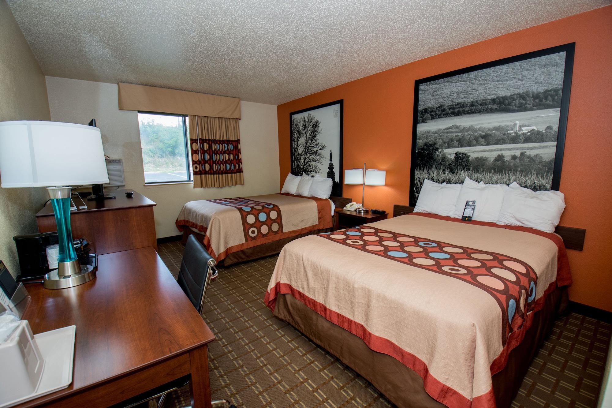 Super 8 By Wyndham Altoona Hotel Exterior foto