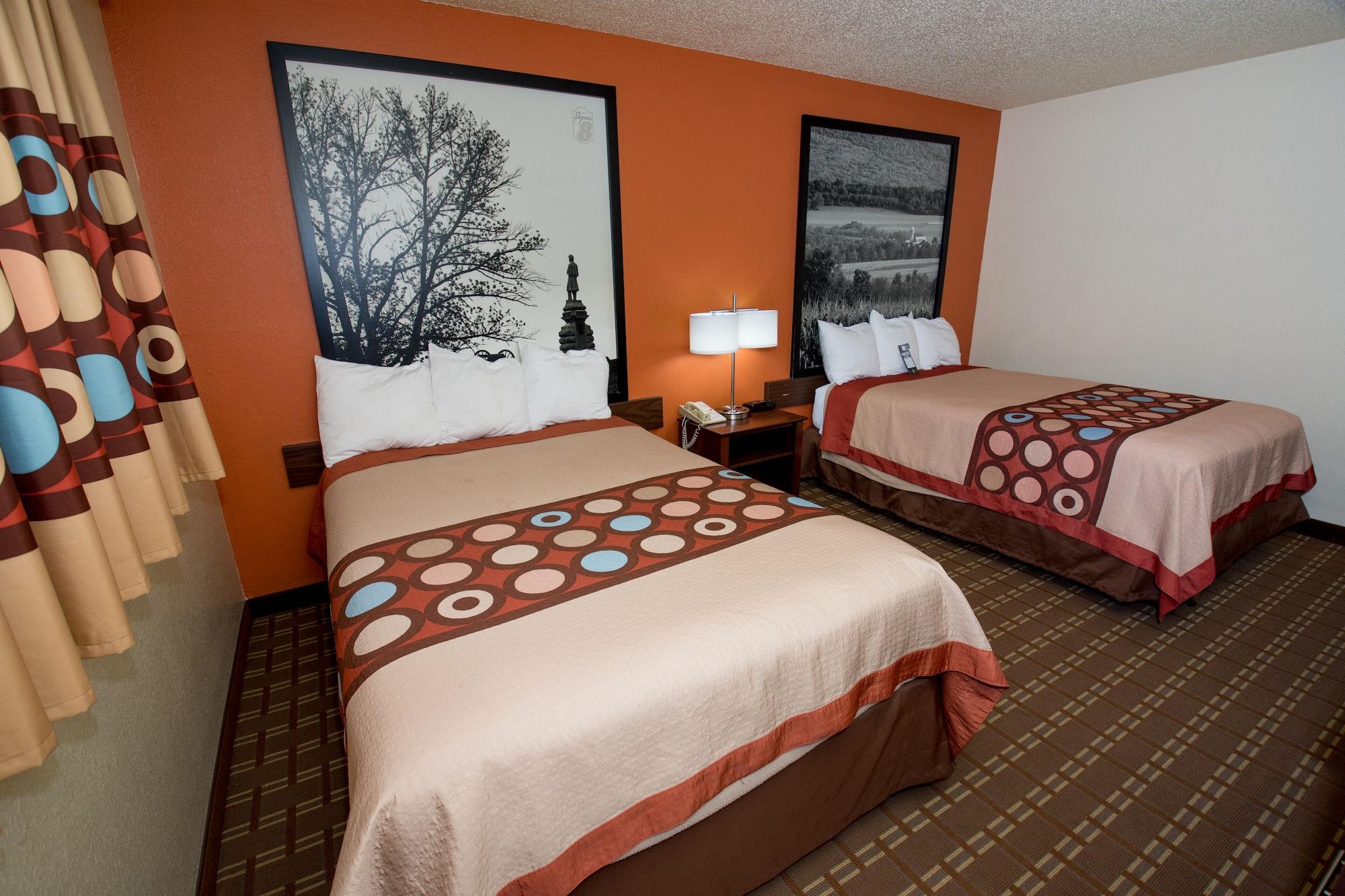 Super 8 By Wyndham Altoona Hotel Exterior foto