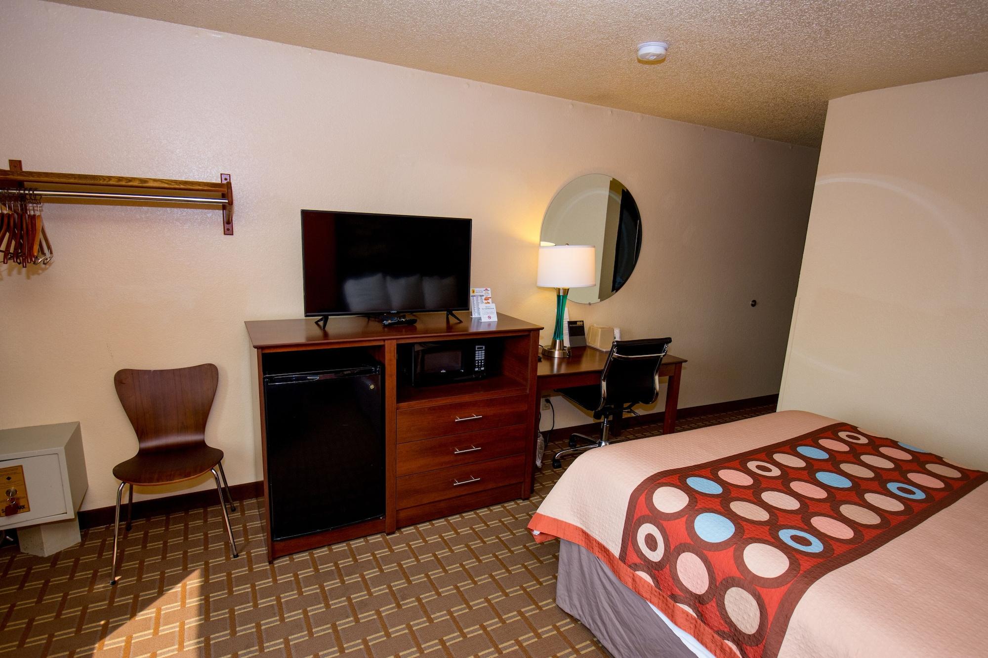 Super 8 By Wyndham Altoona Hotel Exterior foto