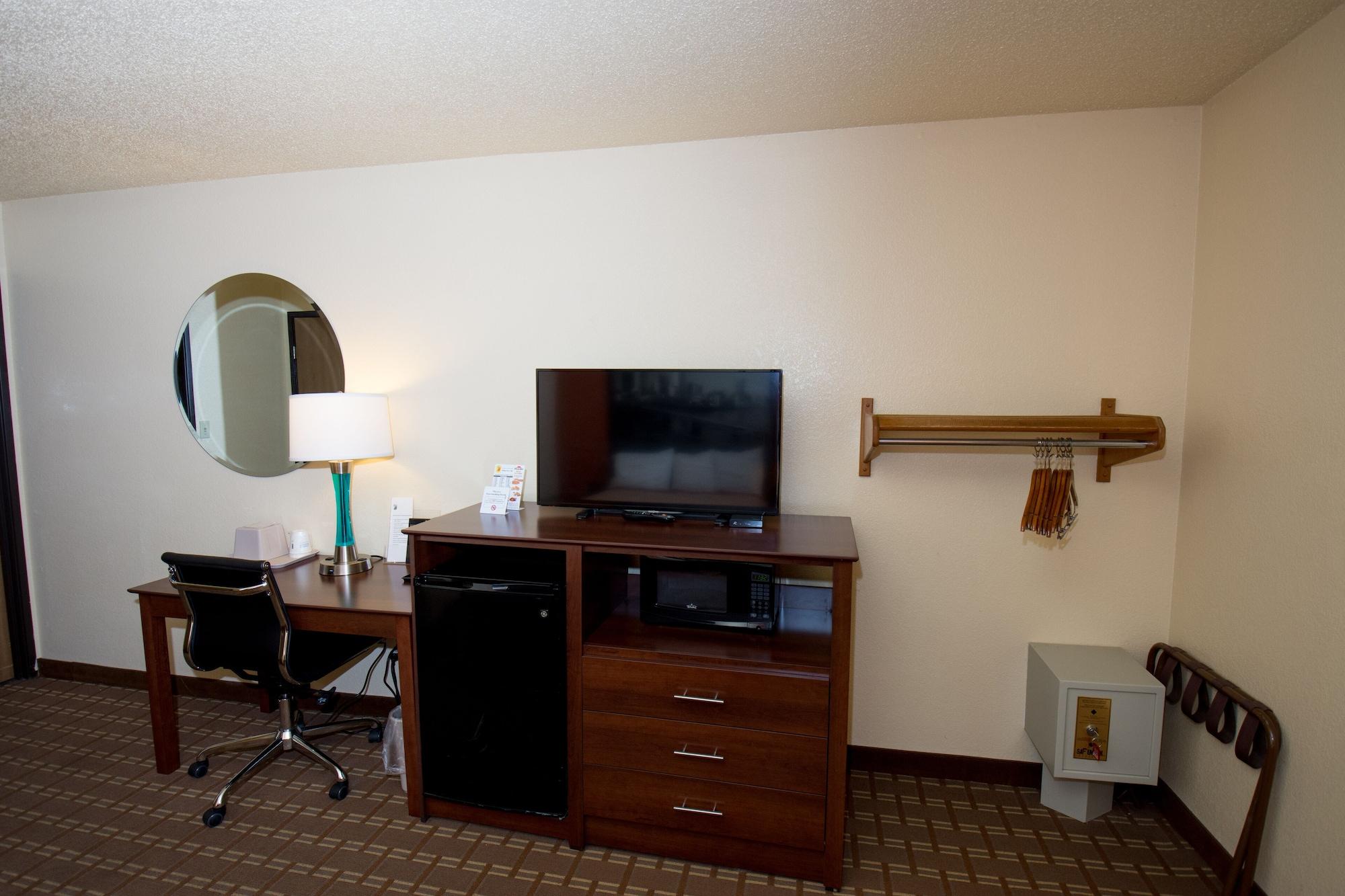Super 8 By Wyndham Altoona Hotel Exterior foto