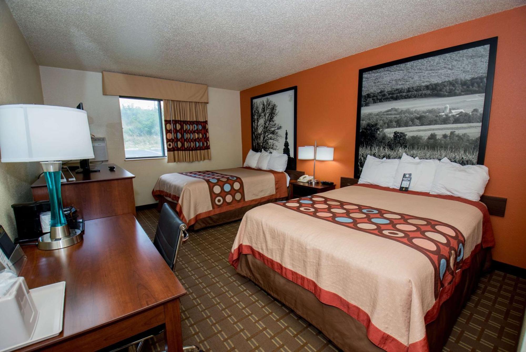 Super 8 By Wyndham Altoona Hotel Exterior foto